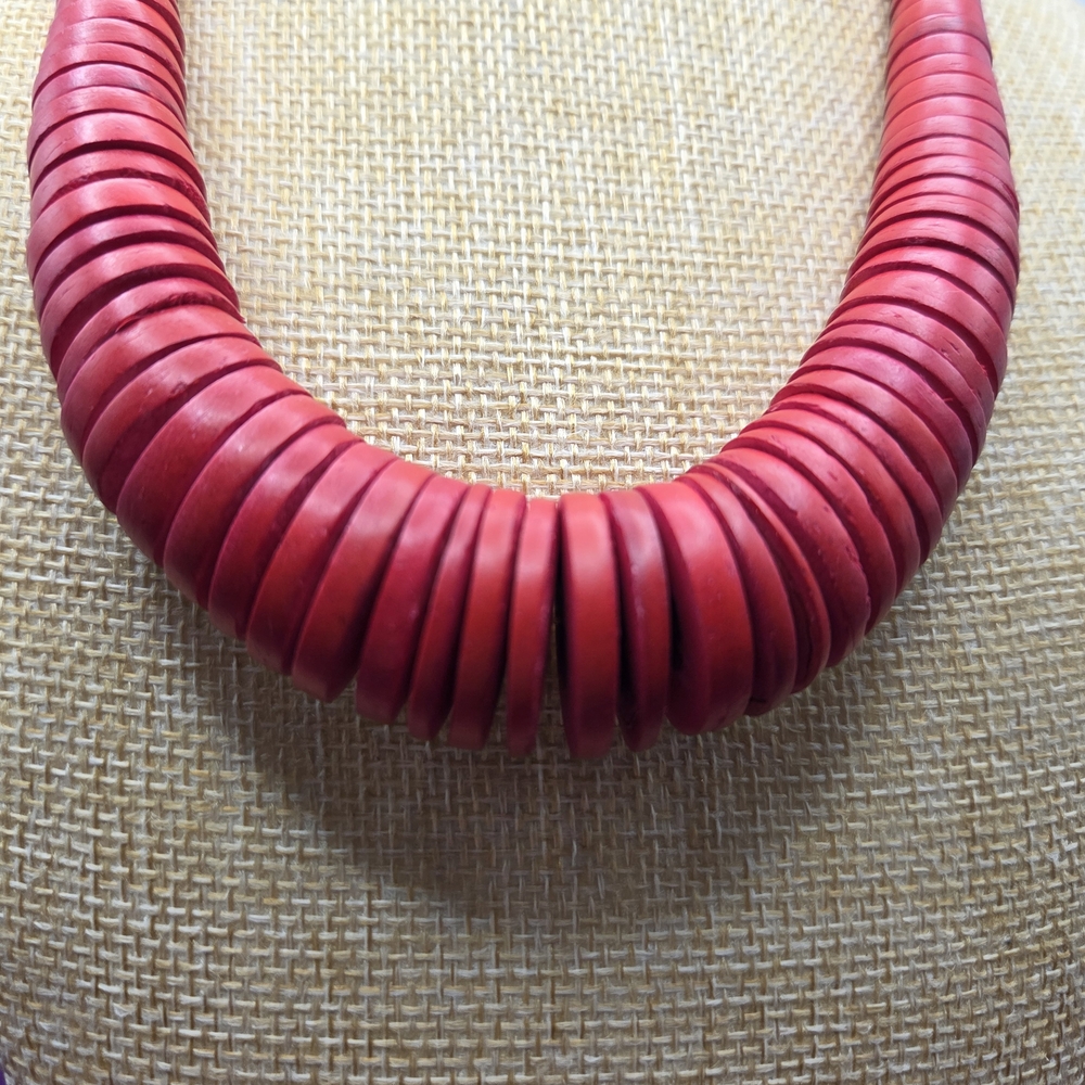 Vintage Red Wood Disk Necklace - Picture 4 of 6